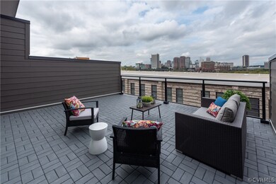 Gorgeous rooftop terrace with views of the Richmond skyline!