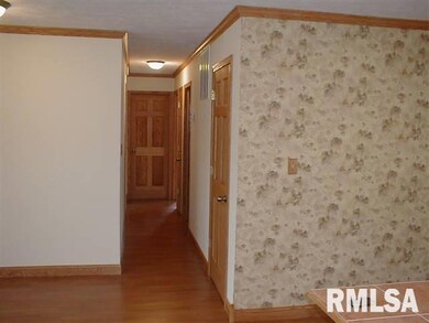 1609 Rutledge Dr, Lincoln, IL 62656 - photo 4