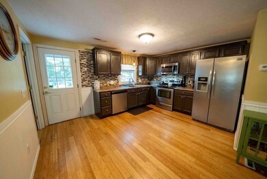 42 Arlington St, Haverhill, MA 01830 - photo 4