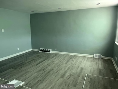 6526 Keystone St, Philadelphia, PA 19135 - photo 3