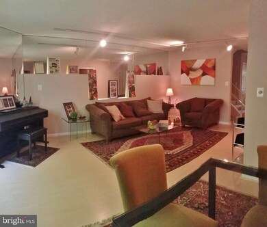 10452 Parthenon Ct, Bethesda, MD 20817 - photo 3