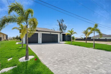 View of front facade featuring decorative driveway
