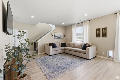 6393 N Canter Dr unit 905, Lake Point, UT 84074 - photo 4