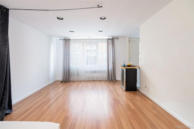 Franklin Towers unit 6K, White Plains, NY 10601 - photo 4