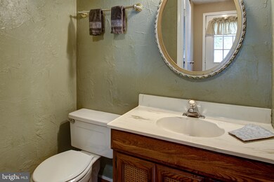 8659 Hickory Ridge Ct, Springfield, VA 22153 - photo 4