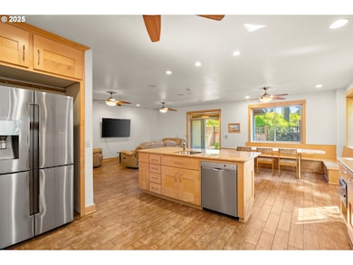 170 SW Eckman St, McMinnville, OR 97128 - photo 4