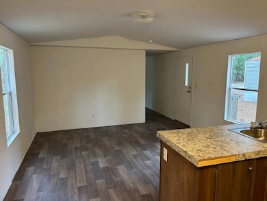 1525 Thomas Dr unit 1525R, Darlington, SC 29532 - photo 4