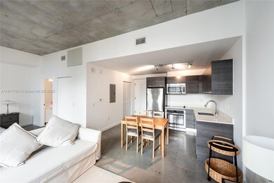 Centro unit 1709, Miami, FL 33131 - photo 3