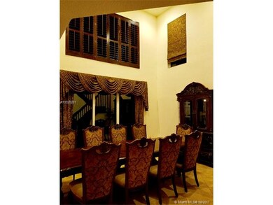 Soaring vaulted ceiling with plantation shutters o