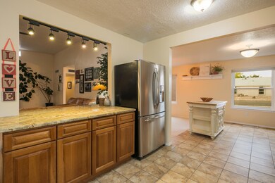 6720 Hensch Ave NE, Albuquerque, NM 87109 - photo 3