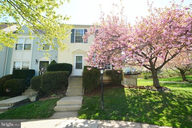 13885 Laura Ratcliff Ct, Centreville, VA 20121 - photo 2
