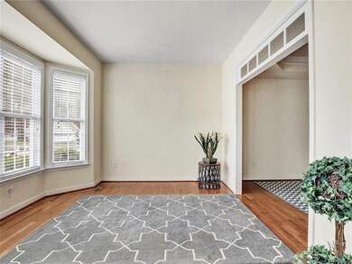 ARCHWAY WITH TRANSOM TO DINNING ROOM