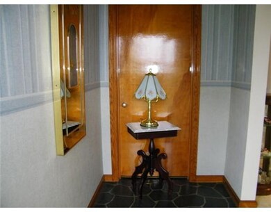Entry/Foyer.