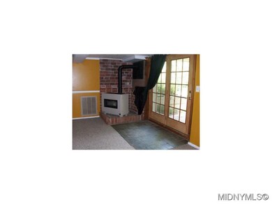 Family Rm w/gas stove