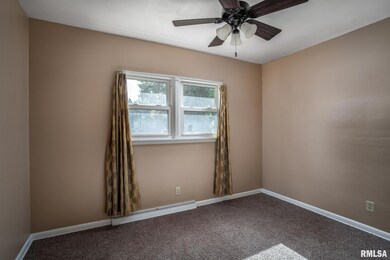2338 W 3rd St, Davenport, IA 52802 - photo 7