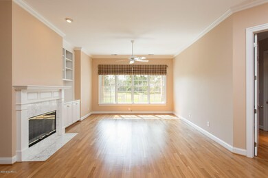 04_414WhiteColumnsWay4_mls