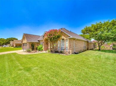 2725 Cedar Springs Ct, Bedford, TX 76021 - photo 2