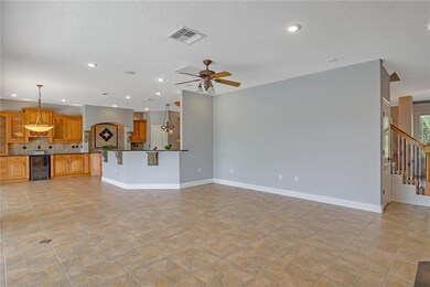 Nice and open to the kitchen!