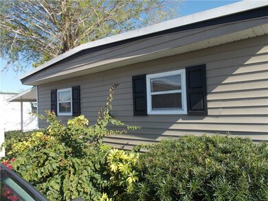 527 Sinclair Cir, Tavares, FL 32778 - photo 2