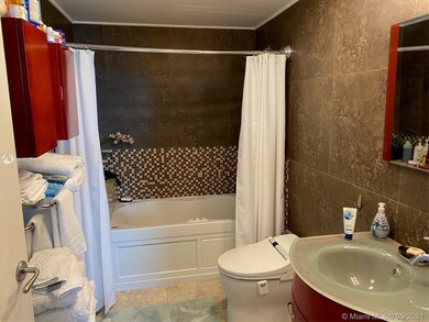 Master Bath with ergonomic programable jacuzzi, ha