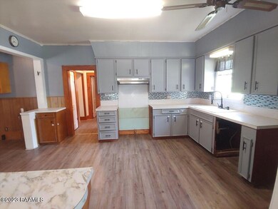 4 Kitchen