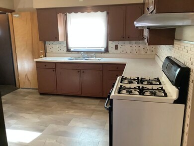 1721 11th St, Waukegan, IL 60085 - photo 3