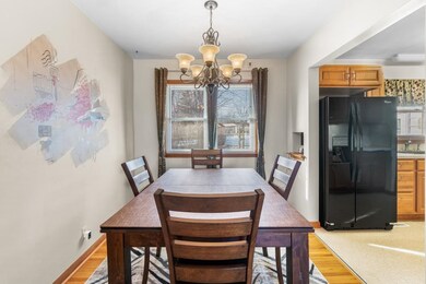 613 S Division St, Cedar Falls, IA 50613 - photo 4