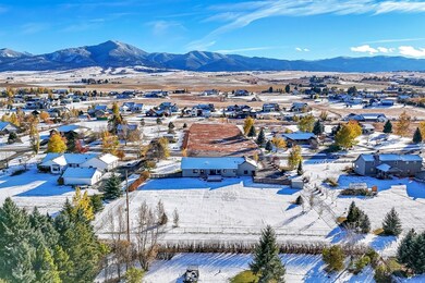 Aerial view with a mountain view
