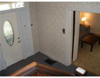 Entry/Foyer.
