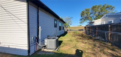2746 Prescott St, Corpus Christi, TX 78404 - photo 7