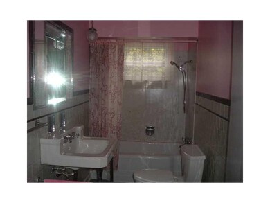 Full Bath. Bath left side.