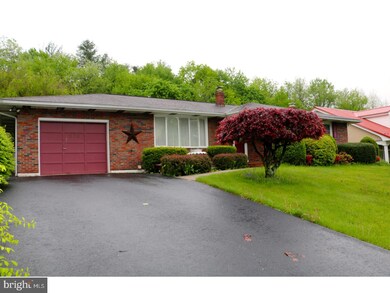 570 E Lawton St, Saint Clair, PA 17970 - photo 3