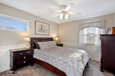 205 Sycamore Dr unit 11, Naperville, IL 60540 - photo 4