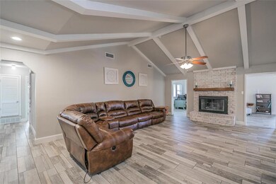 413 Mountainview Dr, Hurst, TX 76054 - photo 5