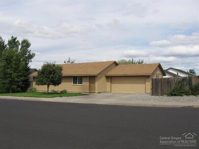 2132 SW 33rd St, Redmond, OR 97756 - photo 2