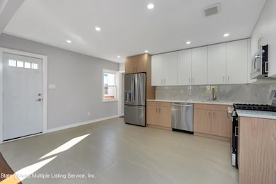 (7) KITCHEN