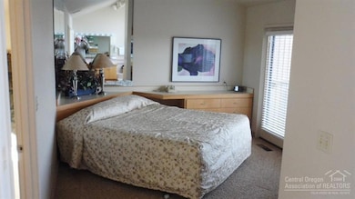 1836 Redtail Hawk Dr unit 57K, Redmond, OR 97756 - photo 5