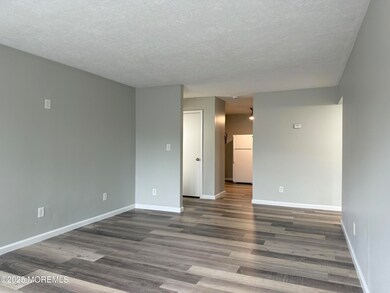 H3 Avon Dr unit 3, East Windsor, NJ 08520 - photo 2