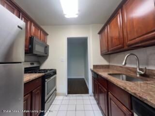 (3) KITCHEN