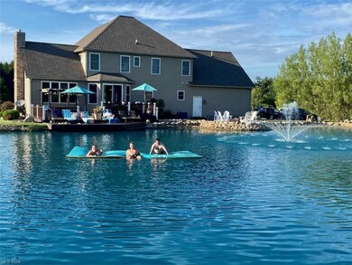 Resort like living..stocked fishing/swimming/ice s