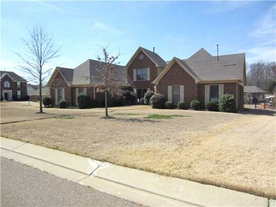 Another view of this gorgeous Lakeland resale!