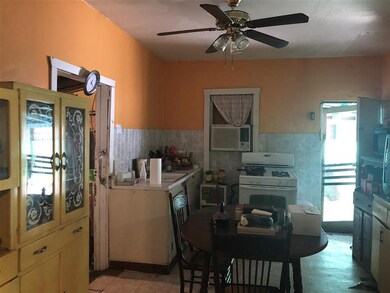 2301 Monterrey Ave, Laredo, TX 78040 - photo 7