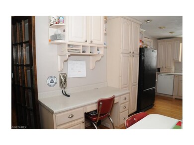 Built-in desk!