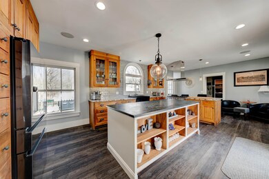 7 Pleasant St, West Lebanon, NH 03784 - photo 4