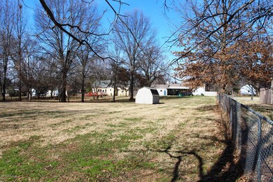 Huge fenced lawn-9602 Bartley Dr