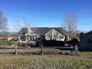 993 Old Stage Rd, Central Point, OR 97502 - photo 5