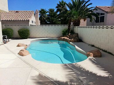 Swimming Pool/Hot Tub/Sauna. Enjoy those hot deser