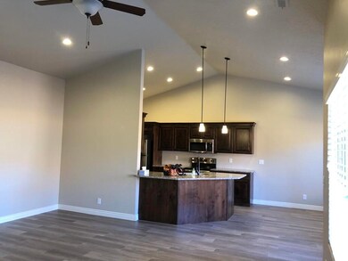 Breakfast bar and kitchen diner