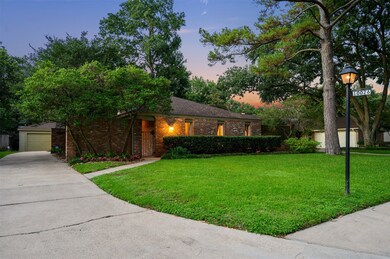 10026 Burgoyne Rd, Houston, TX 77042 - photo 3