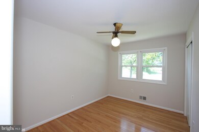 9024 Dixon Dr, Clinton, MD 20735 - photo 4